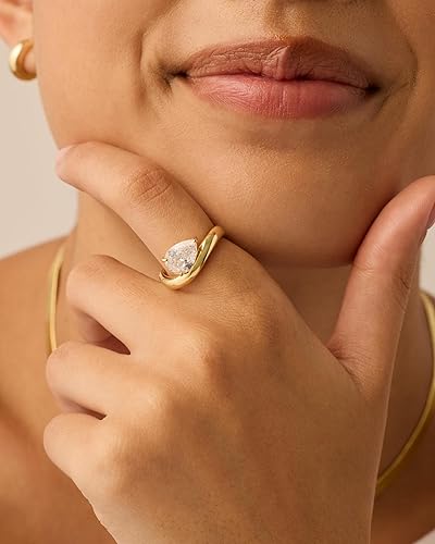 Pear Cubic Zirconia Wavy Ring - Image 8